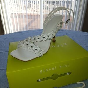 Gianni Bini White Daisy Women's Heels